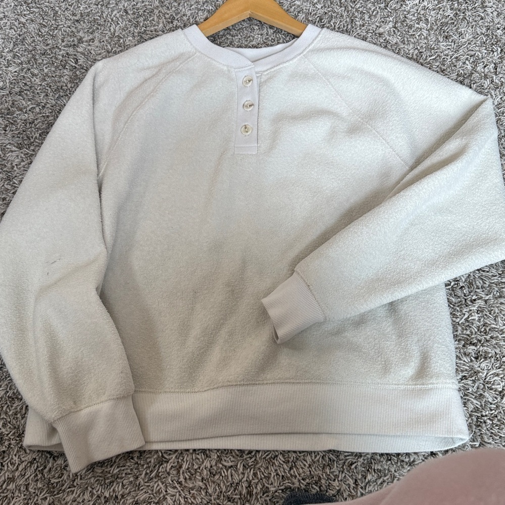 Universal Thread Crewneck Henley Sweater Fuzzy Cream size Medium - Picture 9 of 11